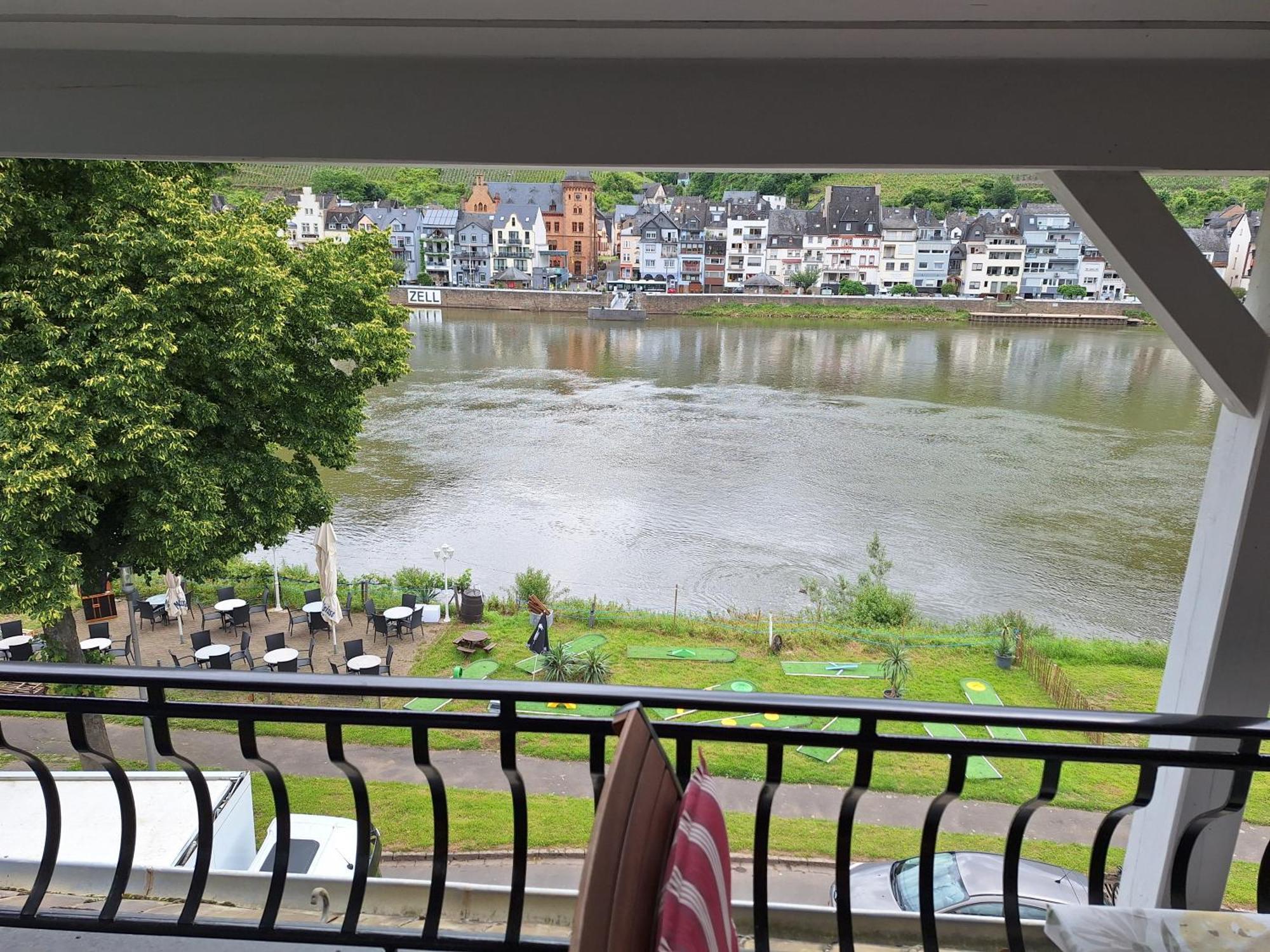 "Ferienhaus An Der Mosel" Zell an der Mosel Exterior foto